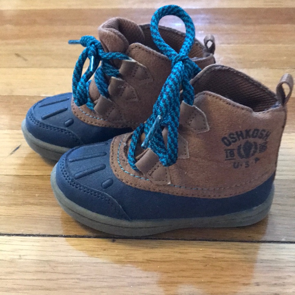 Osh Kosh boots- size 5.